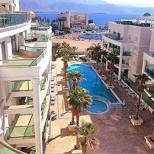 Milana's Deluxe With Big Patio And Pool Apartment